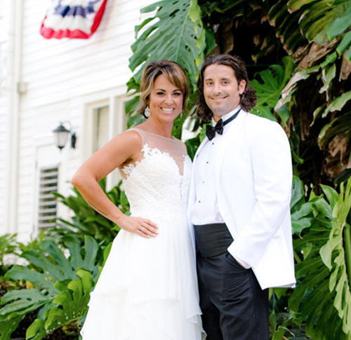 Couple getting married at truman little white house